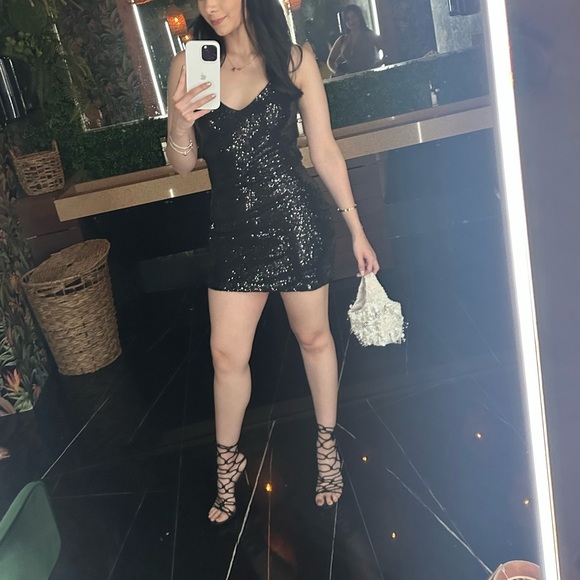 Elegant Black Sequin Dress - Picture 3 of 3